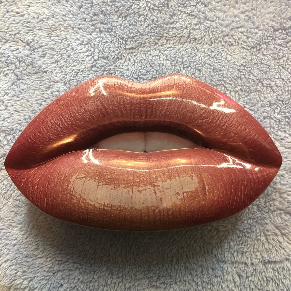 HUDA beauty lip contour and strobe lip set